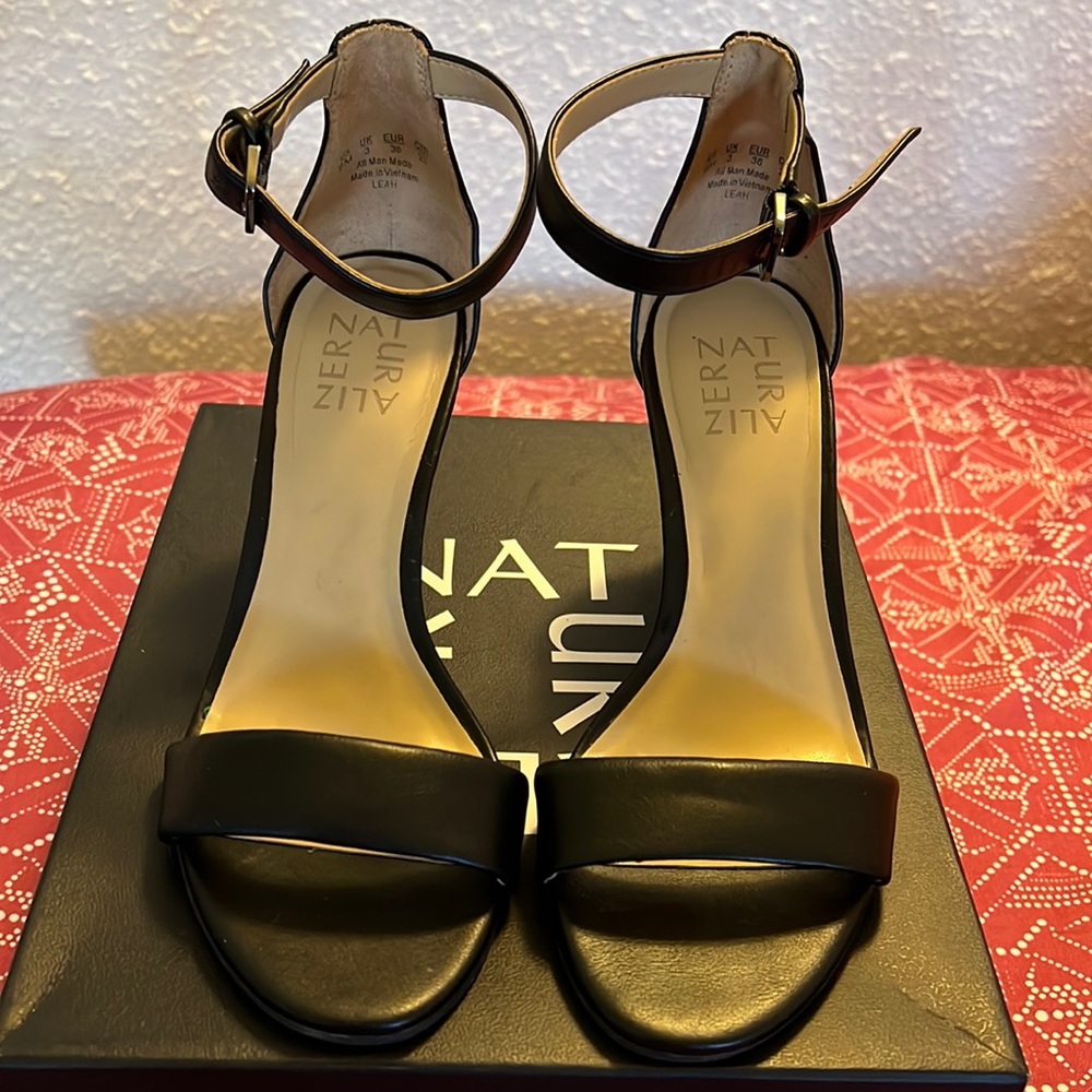 Naturalizer black heels